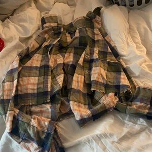 Rue 21 Cropped Multi-colored flannel